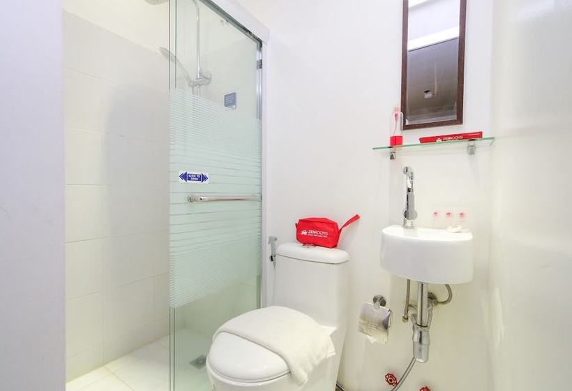 Hotel Zen Rooms Blue Dawn Station 3