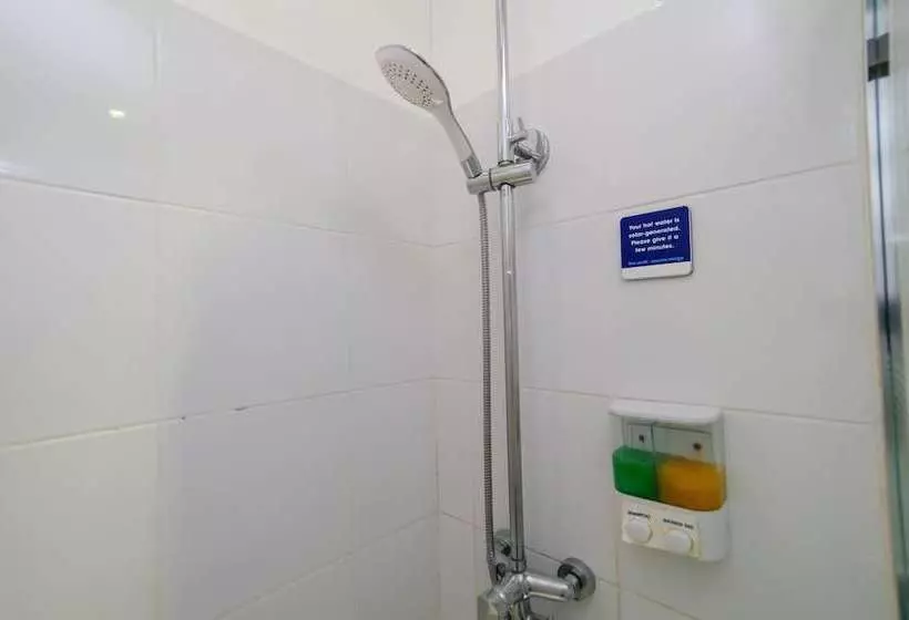 هتل Zen Rooms Blue Dawn Station 3