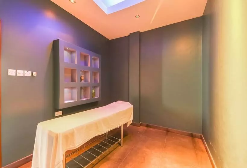 Capital O133 Al Sawadi Beach Resort & Spa