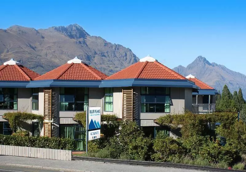 Отель Blue Peaks Lodge