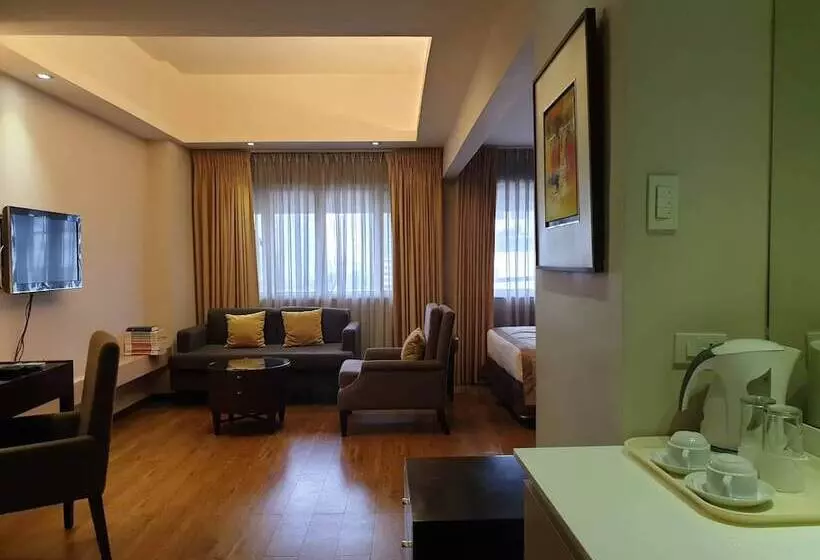 Отель Imperial Palace Suites