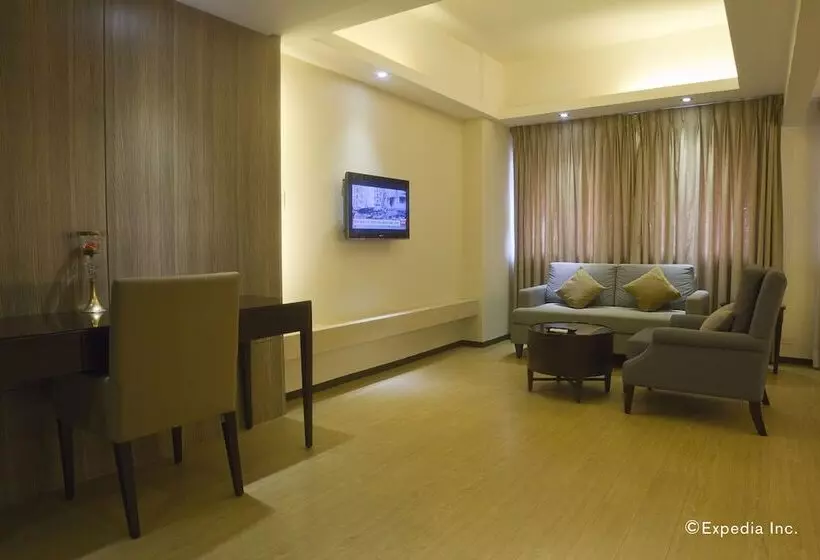 Отель Imperial Palace Suites