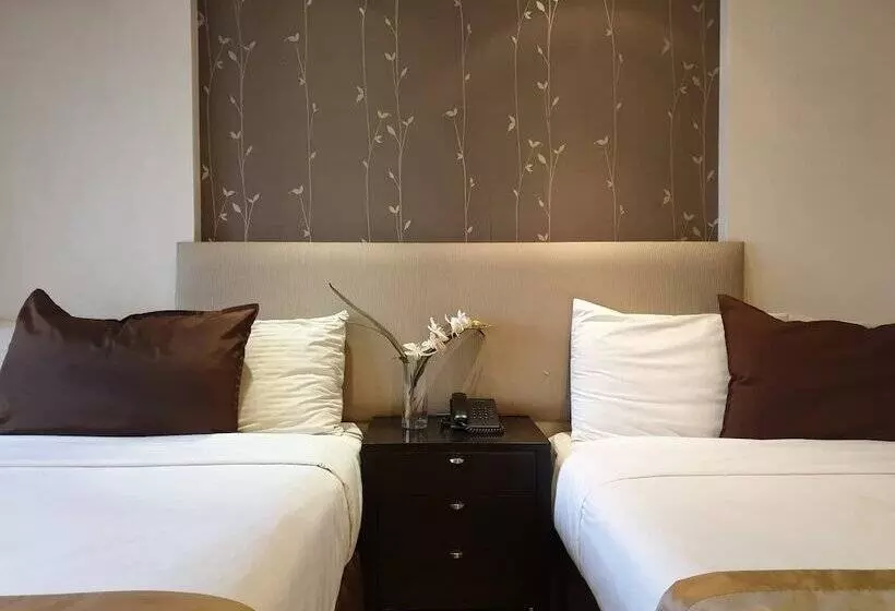 Отель Imperial Palace Suites