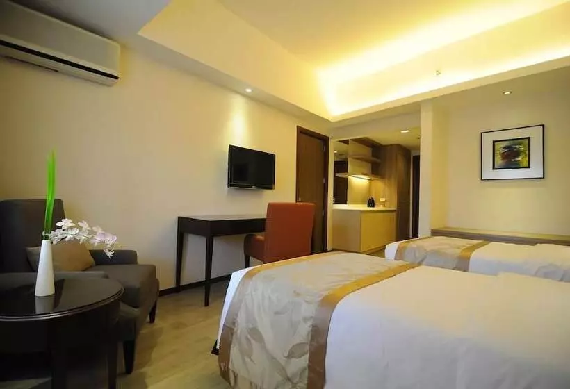 Отель Imperial Palace Suites