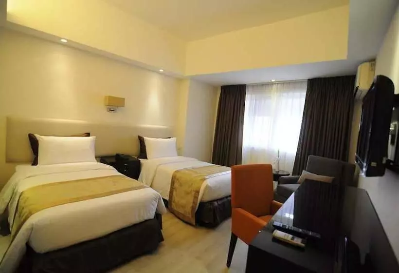 Отель Imperial Palace Suites