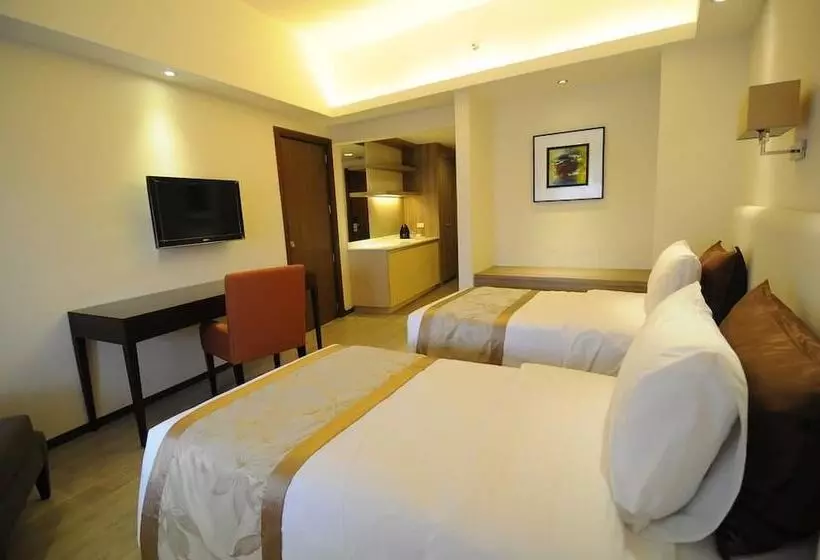 Отель Imperial Palace Suites