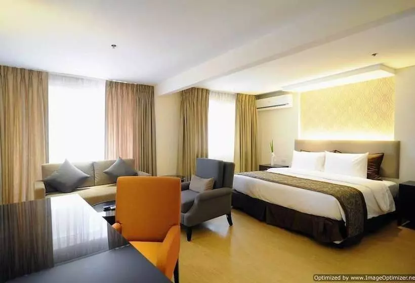 Отель Imperial Palace Suites