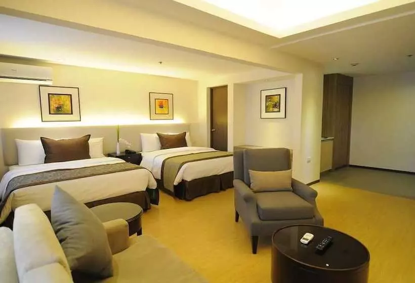 Отель Imperial Palace Suites