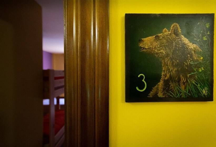 Albergue Los Avellanos   Hostel