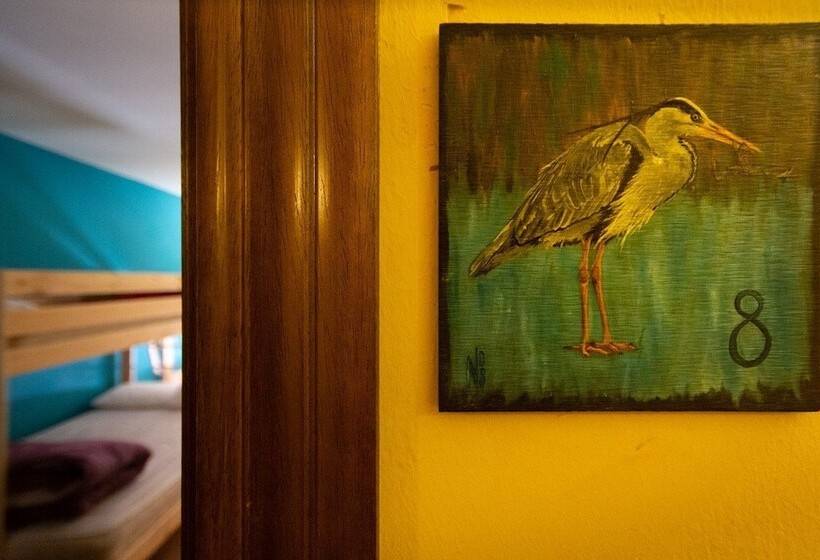 Albergue Los Avellanos   Hostel