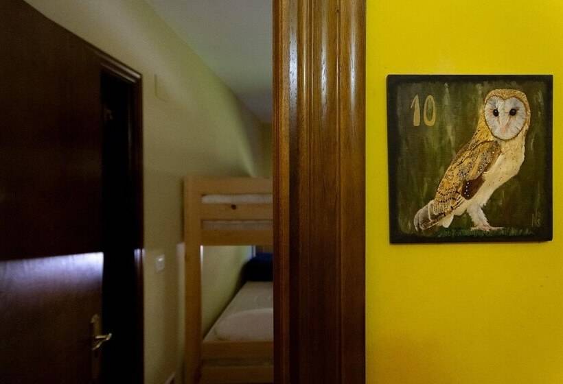 Albergue Los Avellanos   Hostel