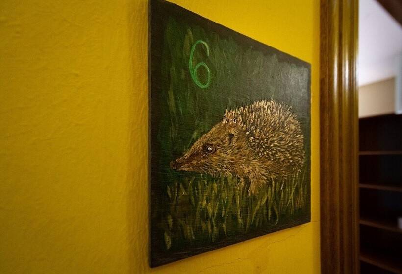 Albergue Los Avellanos   Hostel