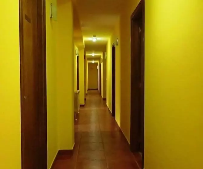 Albergue Los Avellanos   Hostel