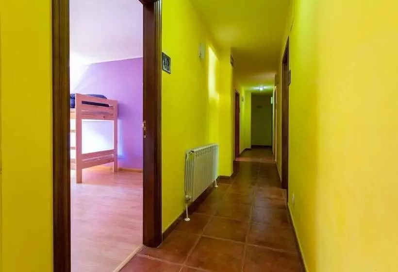 Albergue Los Avellanos   Hostel