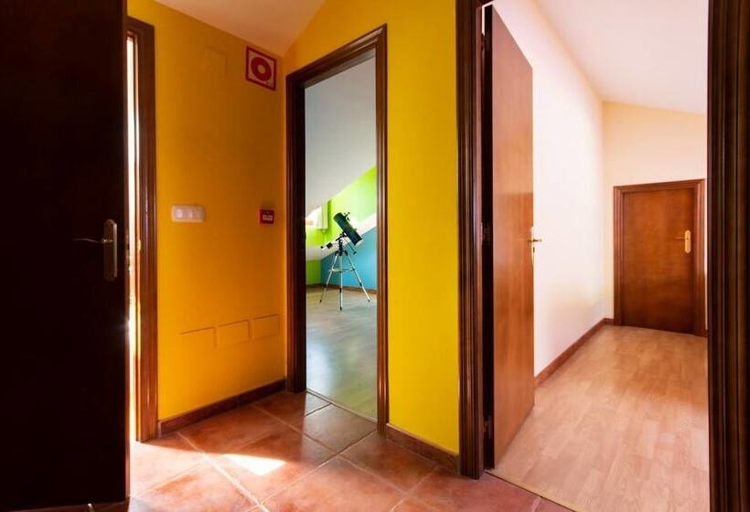 Albergue Los Avellanos   Hostel