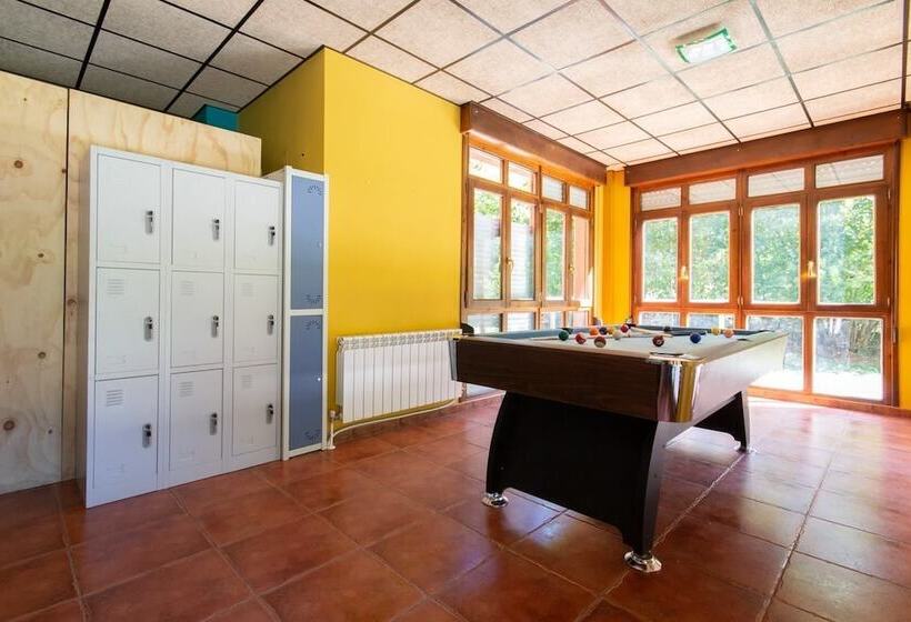 Albergue Los Avellanos   Hostel