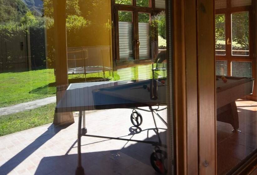 Albergue Los Avellanos   Hostel