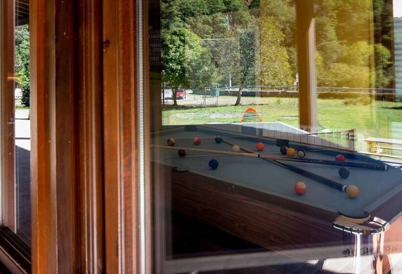 Albergue Los Avellanos   Hostel