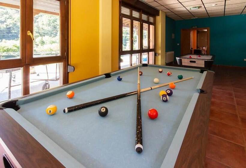 Albergue Los Avellanos   Hostel