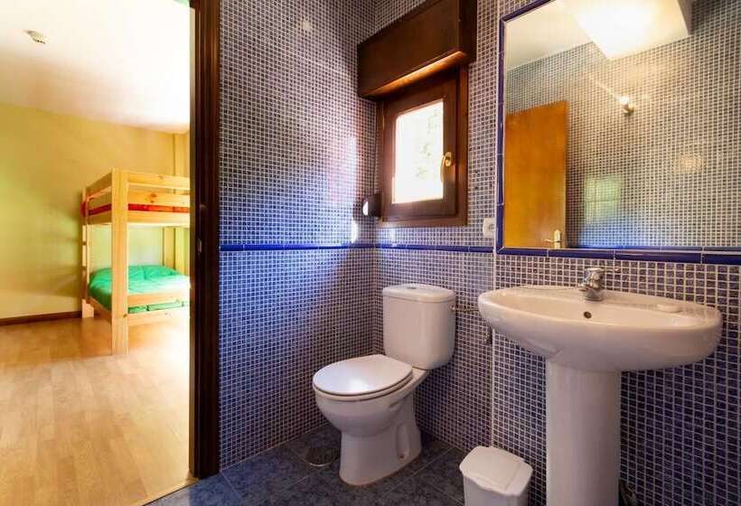 Albergue Los Avellanos   Hostel