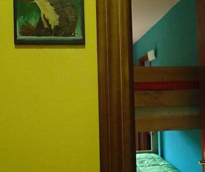 Albergue Los Avellanos   Hostel