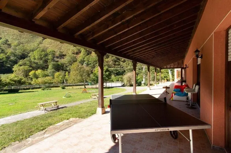 Albergue Los Avellanos   Hostel