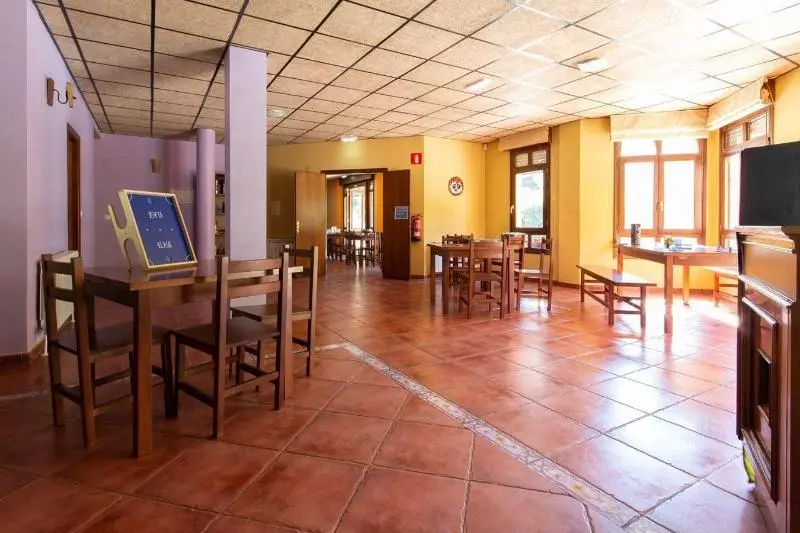 Albergue Los Avellanos   Hostel