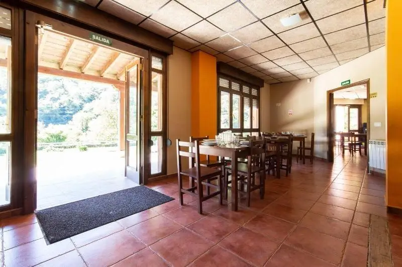 Albergue Los Avellanos   Hostel