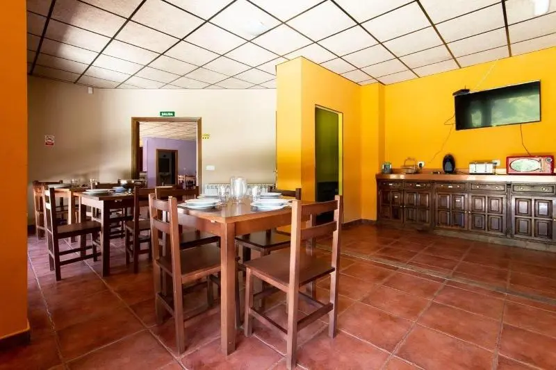 Albergue Los Avellanos   Hostel
