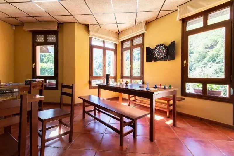 Albergue Los Avellanos   Hostel