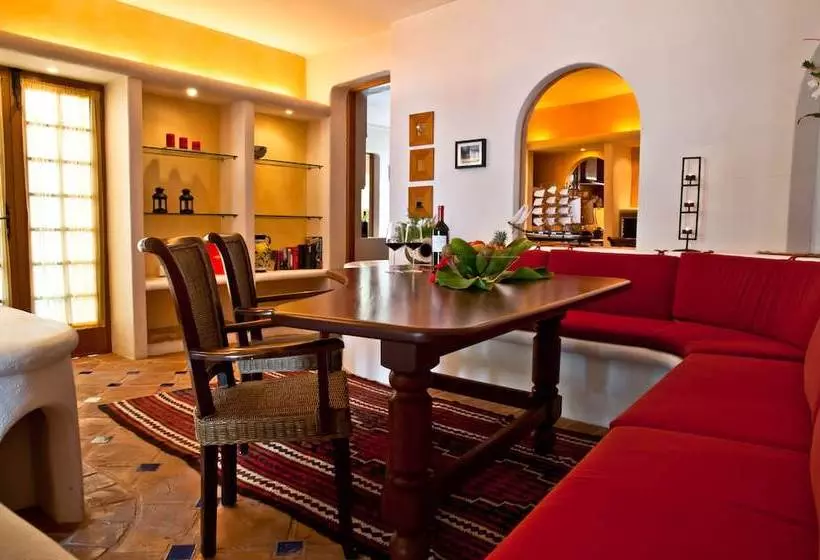El Refugio Appartments & Villa