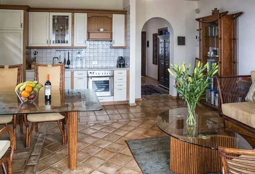 El Refugio Appartments & Villa