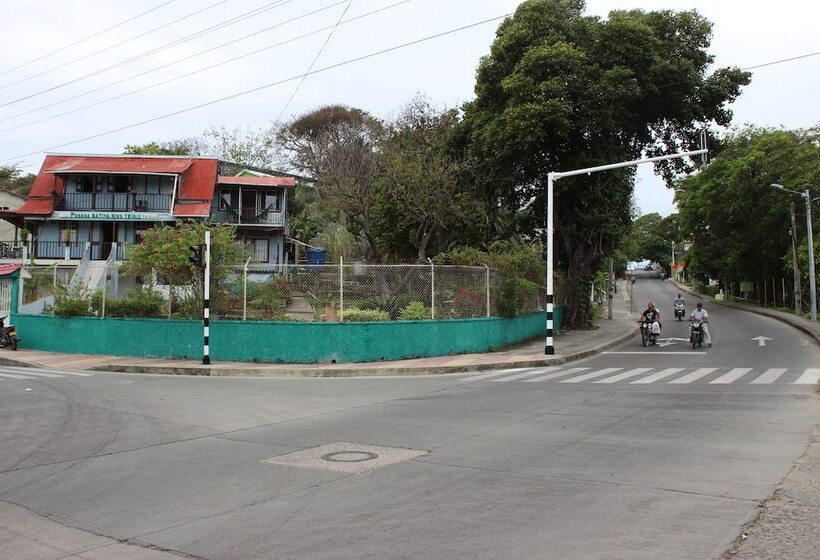 مسافرخانه Posada Nativa Miss Trinie