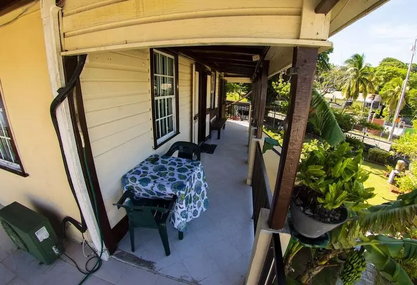 مسافرخانه Posada Nativa Miss Trinie