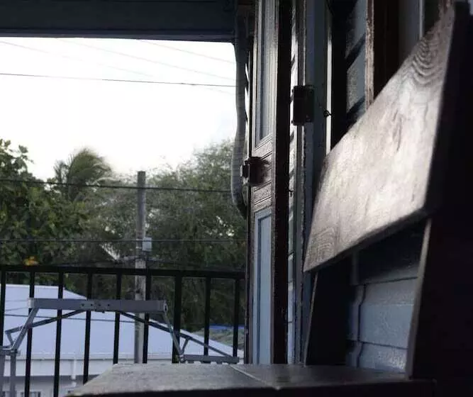 مسافرخانه Posada Nativa Miss Trinie