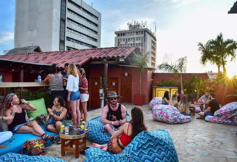 هتل La Brisa Loca Hostel