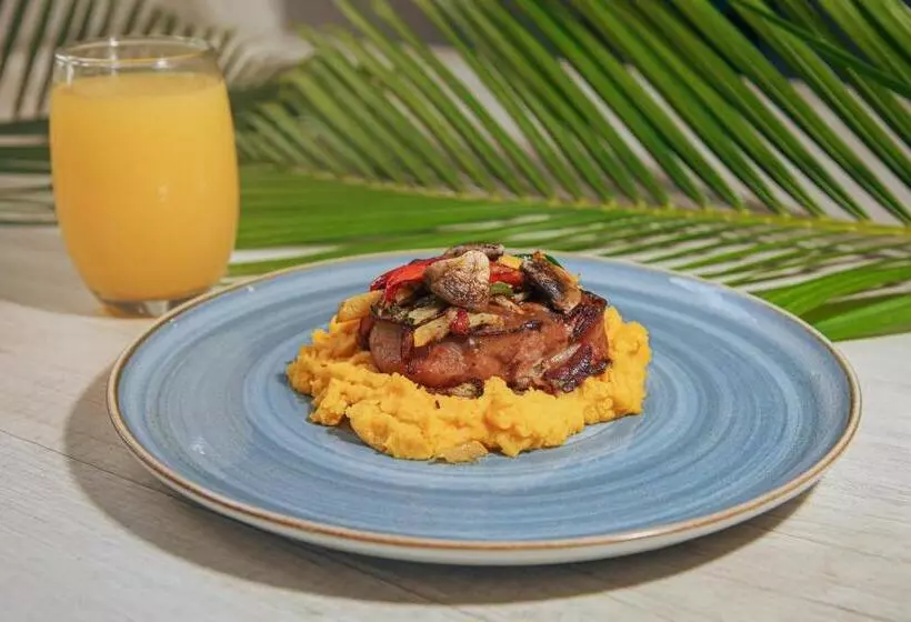 هتل La Brisa Loca Hostel