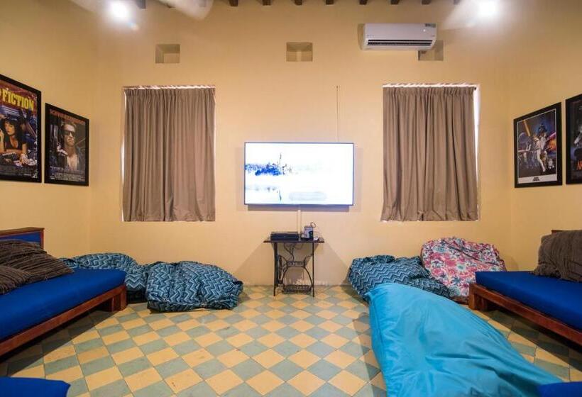 Hotel La Brisa Loca Hostel