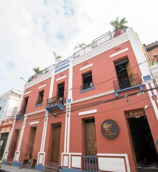 هتل La Brisa Loca Hostel