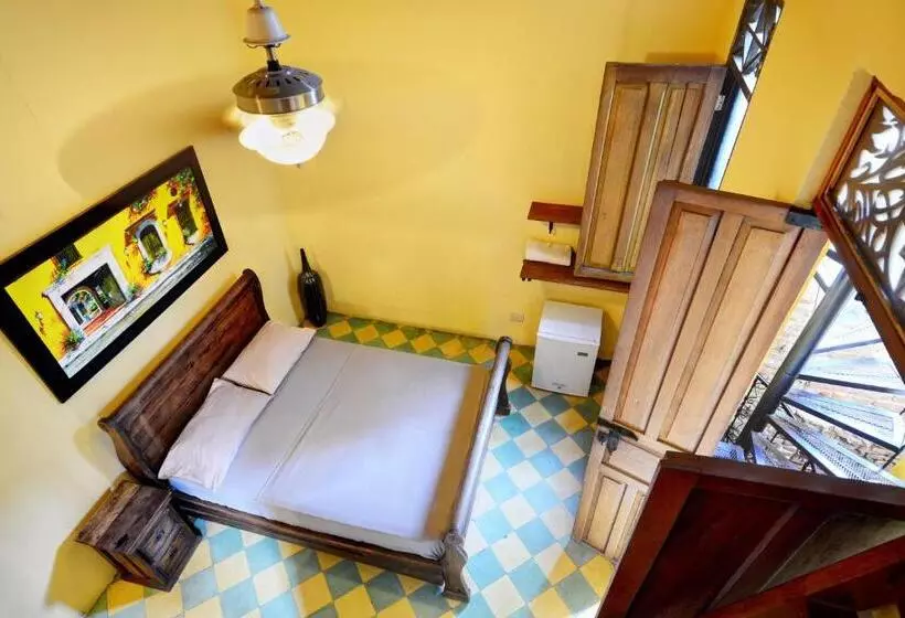 هتل La Brisa Loca Hostel