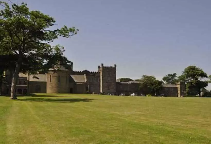 تختخواب و صبحانه Sneaton Castle