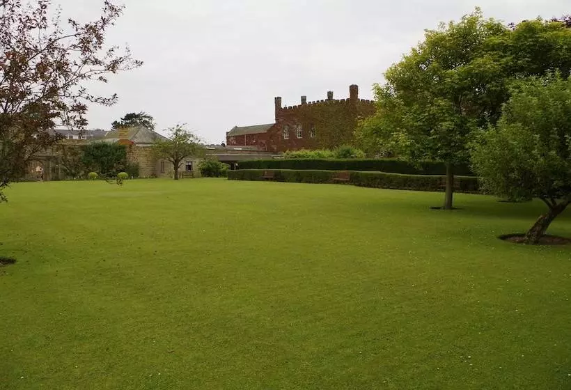 تختخواب و صبحانه Sneaton Castle