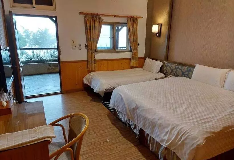 هتل Dragon Manor Resort