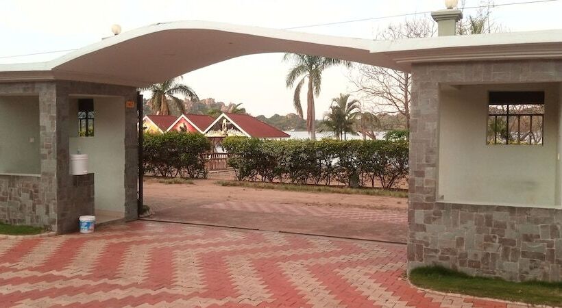 בית מלון כפרי Samanene