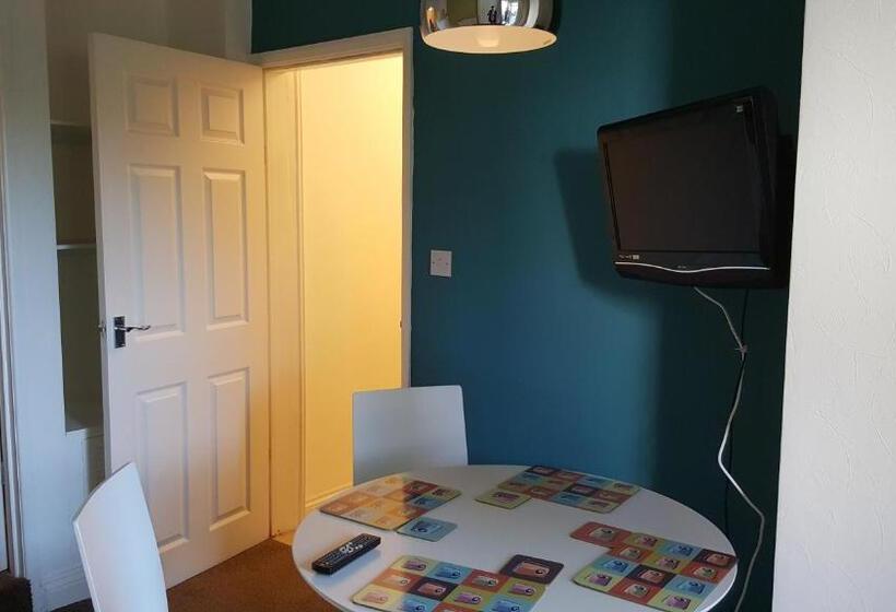 هتل The Devon Court