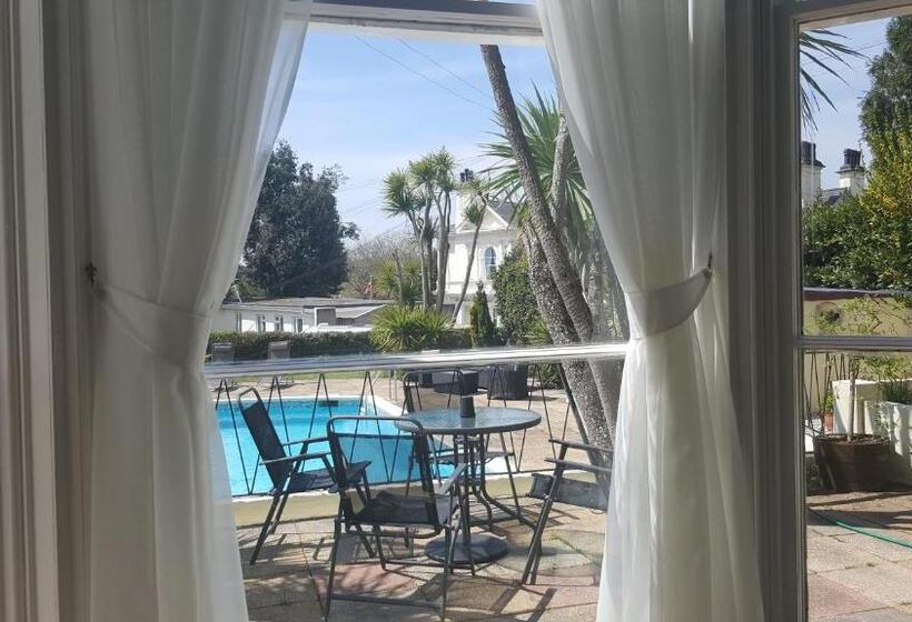 هتل The Devon Court