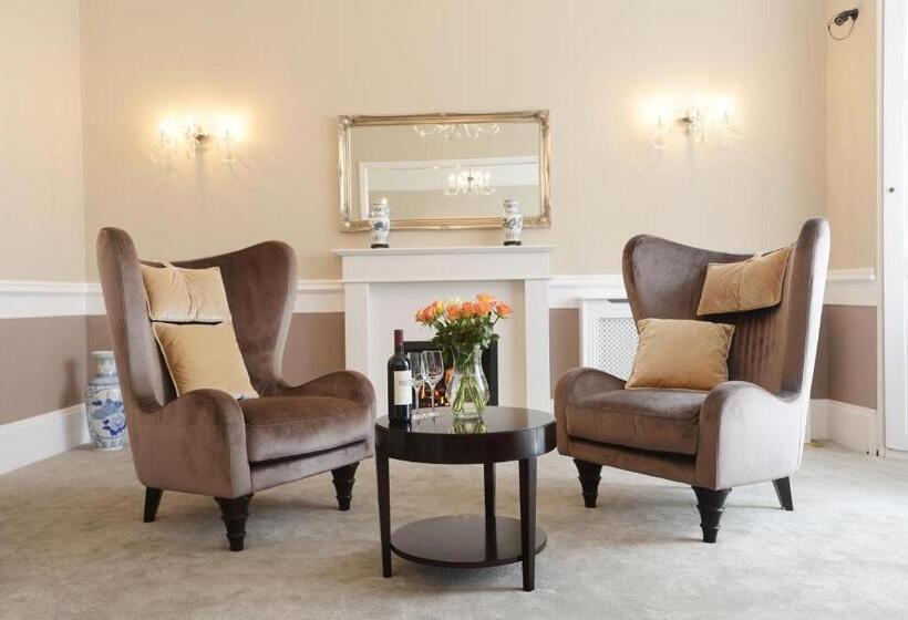 هتل The Devon Court