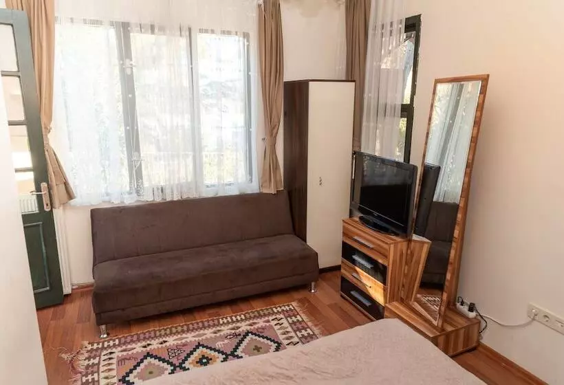 Orhan Kutbay'in Evi Turyolu Cafe Pansiyon