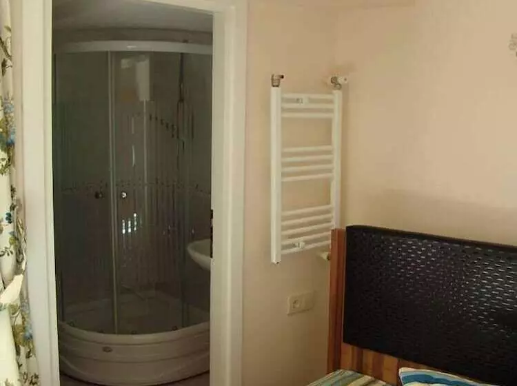 Orhan Kutbay'in Evi Turyolu Cafe Pansiyon