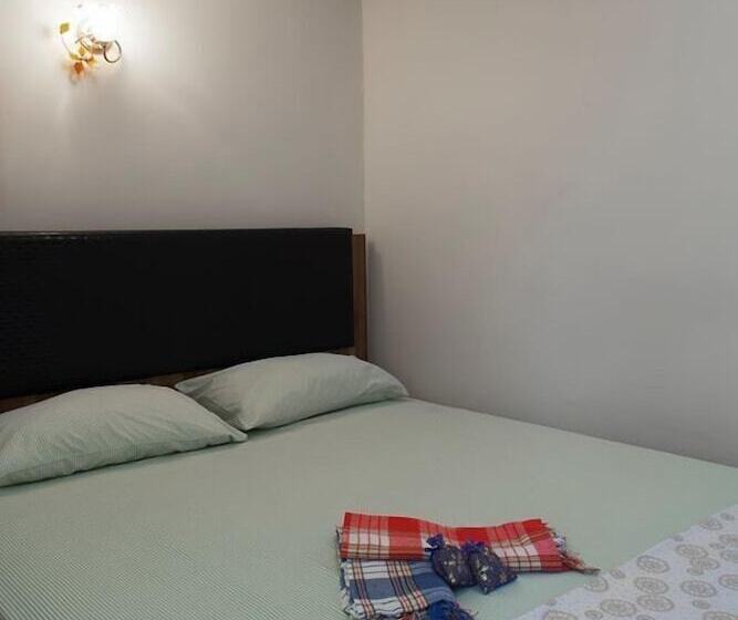 Orhan Kutbay'in Evi Turyolu Cafe Pansiyon